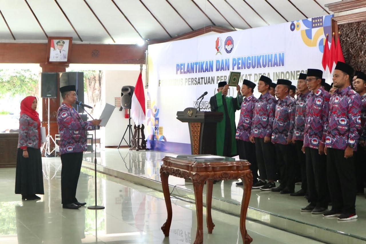 Bupati Bojonegoro Kukuhkan Pengurus PPDI, Tegaskan Profesionalisme Perangkat Desa Kunci Kemajuan Dae