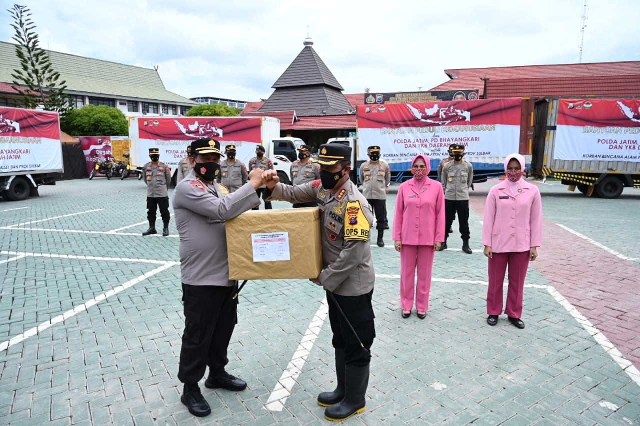 Tiba di Polda Kalsel, Bantuan Kemanusiaan Polda Jatim dan Bhayangkari Jatim Langsung Didistribusikan
