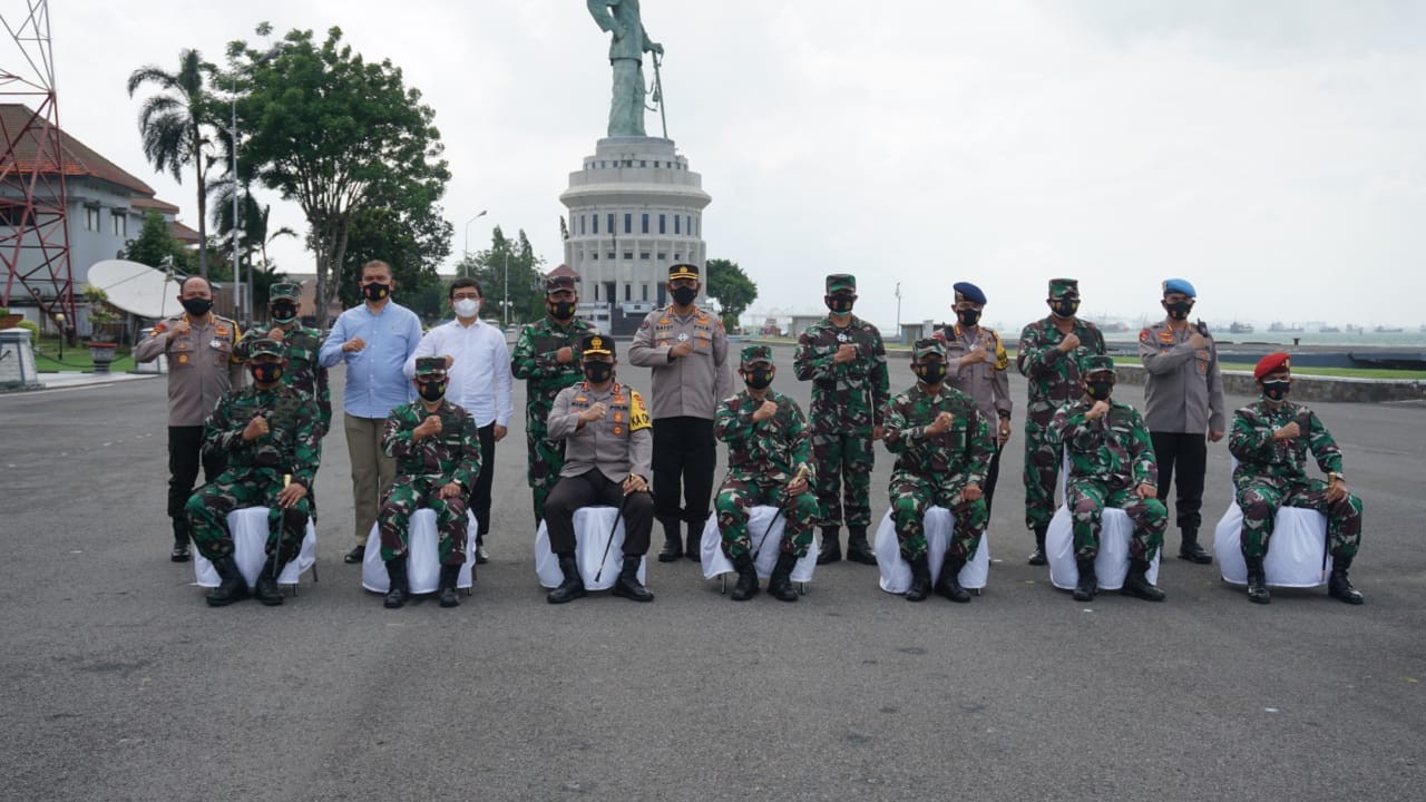 Komunikasi dan Sinergitas, Kapolda Jatim Jalin Silaturahmi Dengan Pangkoarmada II