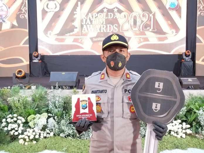 Kapolsek Kalangbret Tulungagung Raih Penghargaan Adhi Rajasa Kapolda Jatim Award 2021