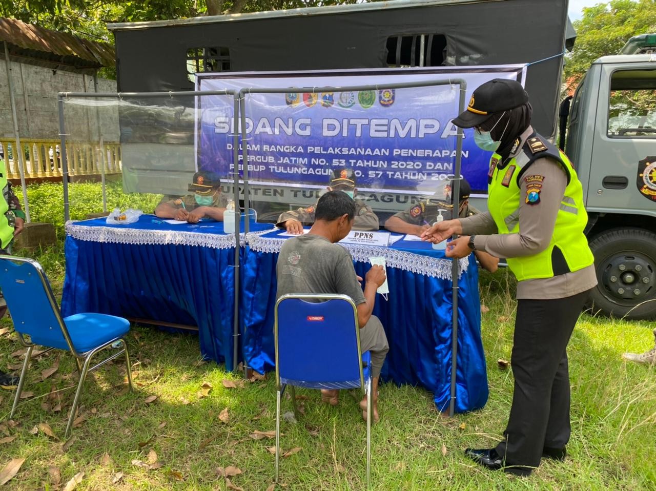 Polwan Polres Tulungagung Berperan Aktif Dalam Pencegahan Penyebaran Covid-19