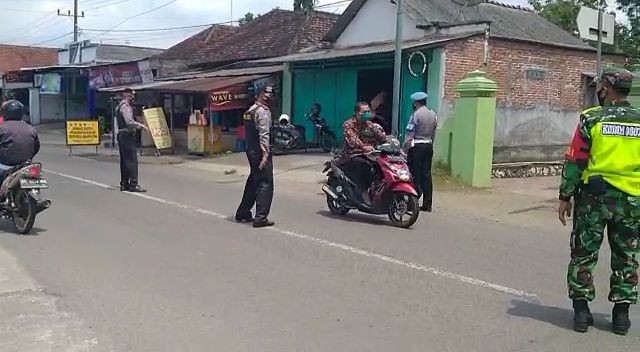 Polsek Kalidawir Bersama Tim Gugus Tugas Gelar operasi yustisi Prokes 