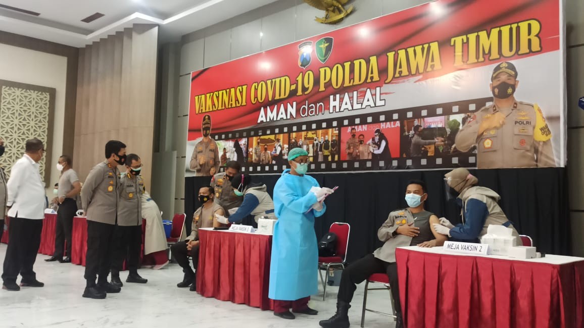 Polisi Dan Kiai Gelar Vaksinasi, Tingkatkan Herd Immunity Di Jawa Timur