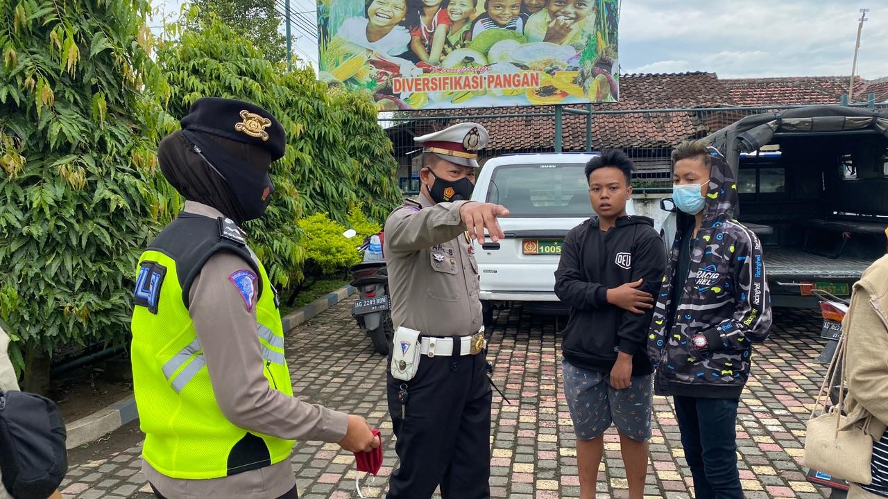 Di Depan Kantor Ketahanan Pangan, Satgas Covid 19 Tulungagung Menjaring 15 Pelanggar Dalam Ops Yusti