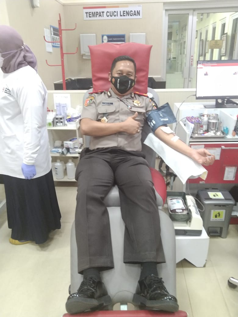 Wujud Peduli Kemanusiaan: Serdik Sespimmen 61 Arif Irawan Donorkan Darahnya