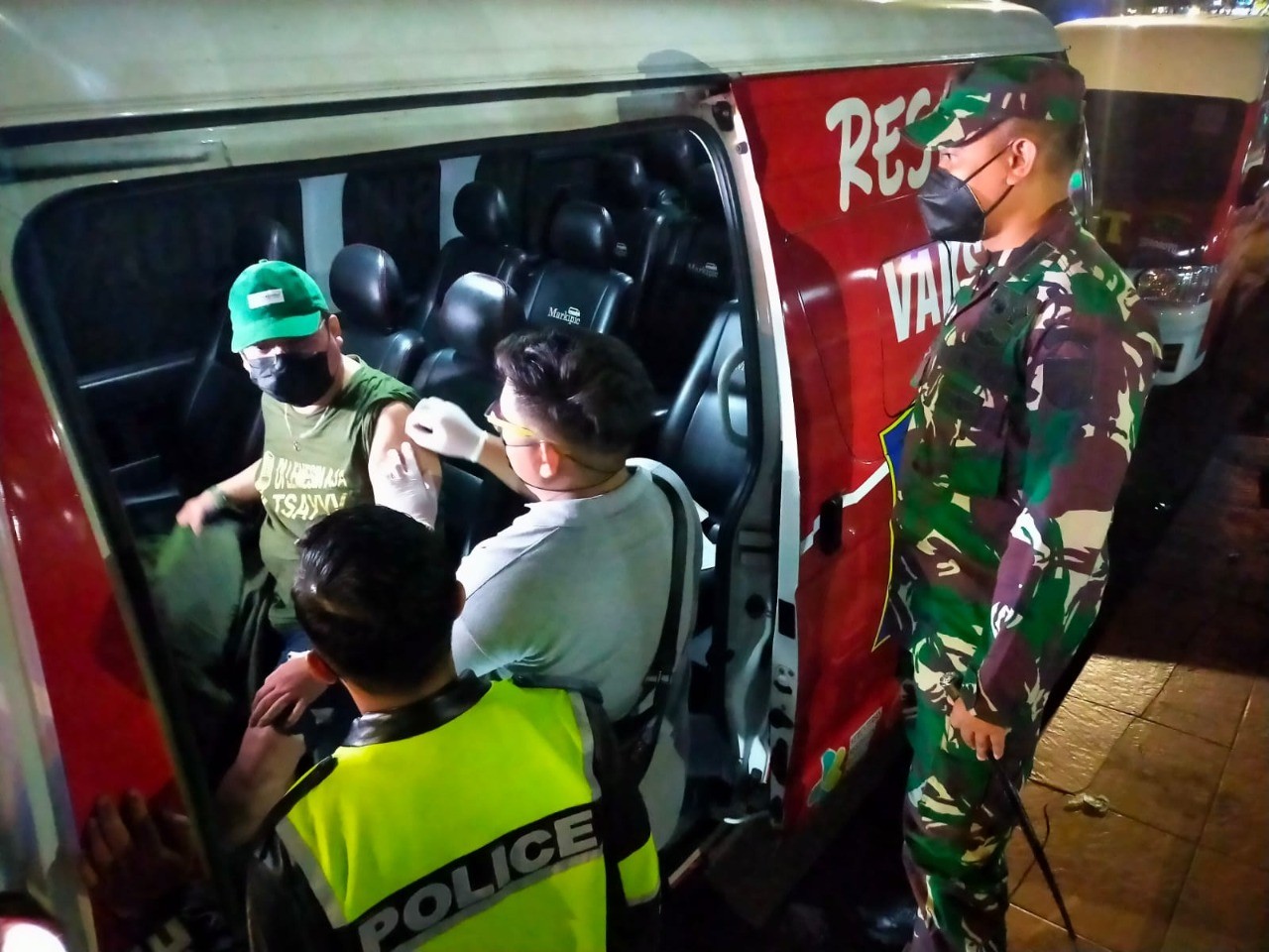 \"Strategi Vaksin Mobile\", Terobosan Baru AKBP Alith Alarino Guna Percepat Vaksinasi di Bangkalan