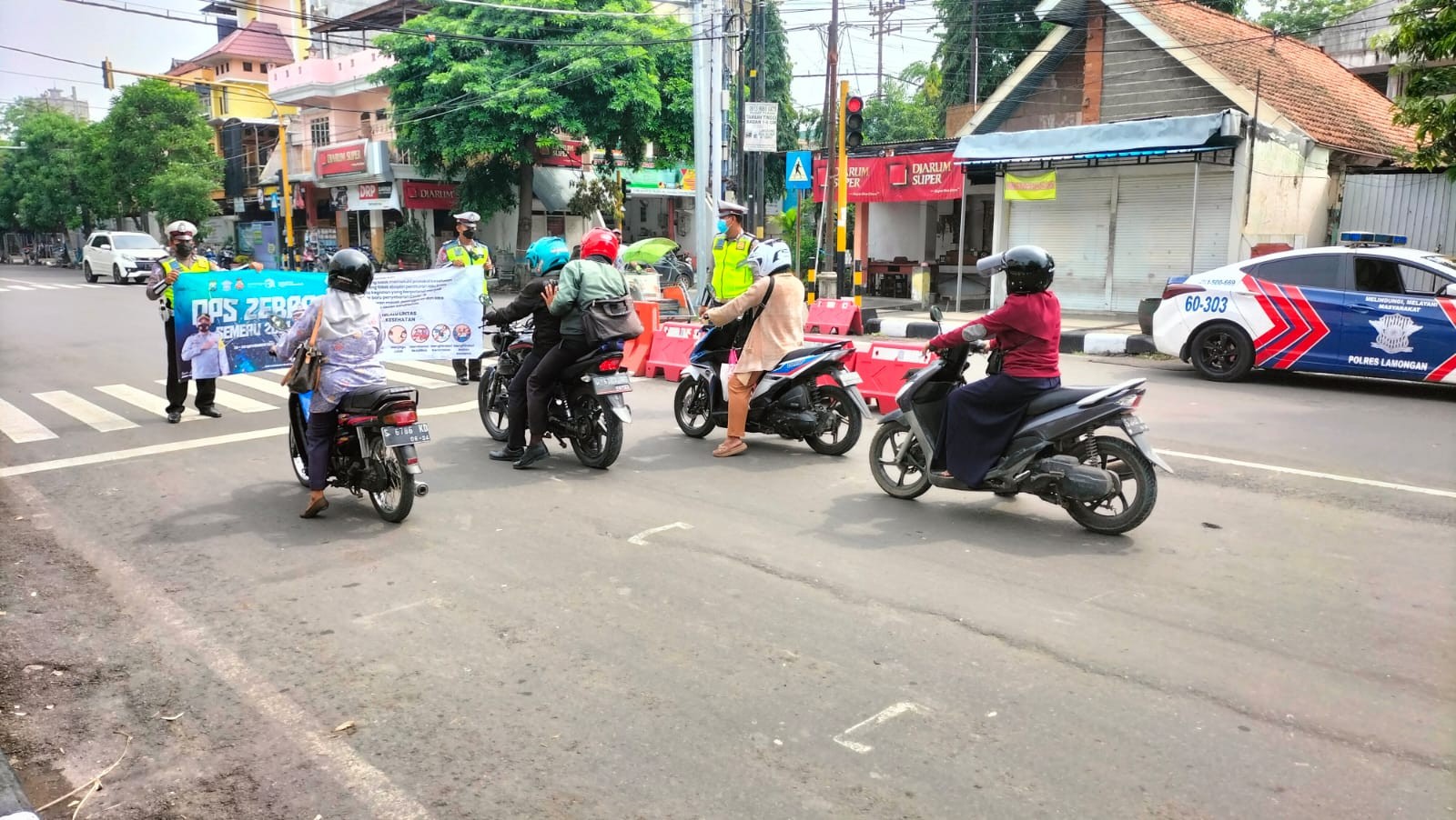 UNIT TURJAWALI SATLANTAS POLRES LAMONGAN MENSOSIALISASIKAN OPRASI ZEBRA 2021