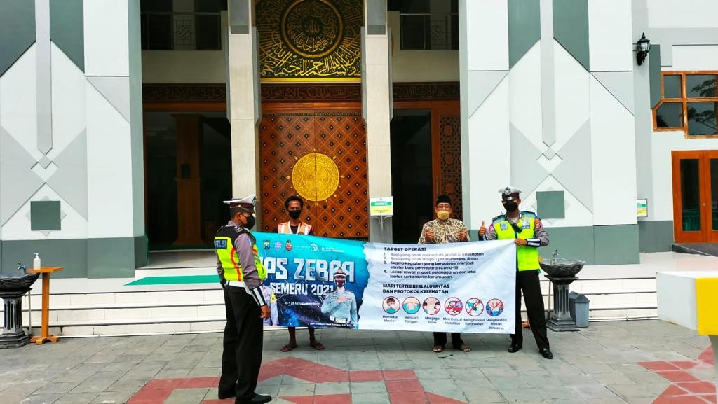 Sosialisasi Ops Zebra Semeru 2021, Petugas Himbau Jamaah Untuk Patuh Lalu Lintas dan Taat Prokes