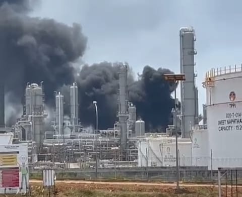 Kebakaran di TPPI Tuban, Warga Berhamburan