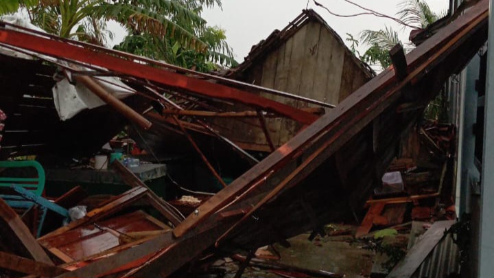 Puting Beliung Terjang Dua Desa di Bojonegoro