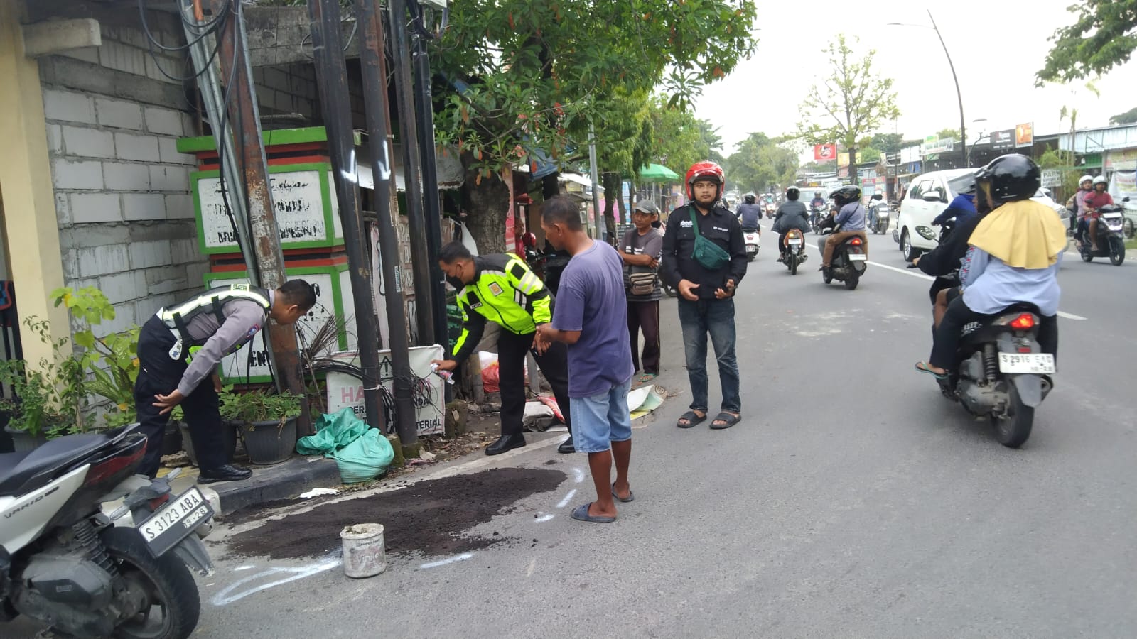 Hendak Nyalip, Pemotor di Bojonegoro Tabrak Pikap