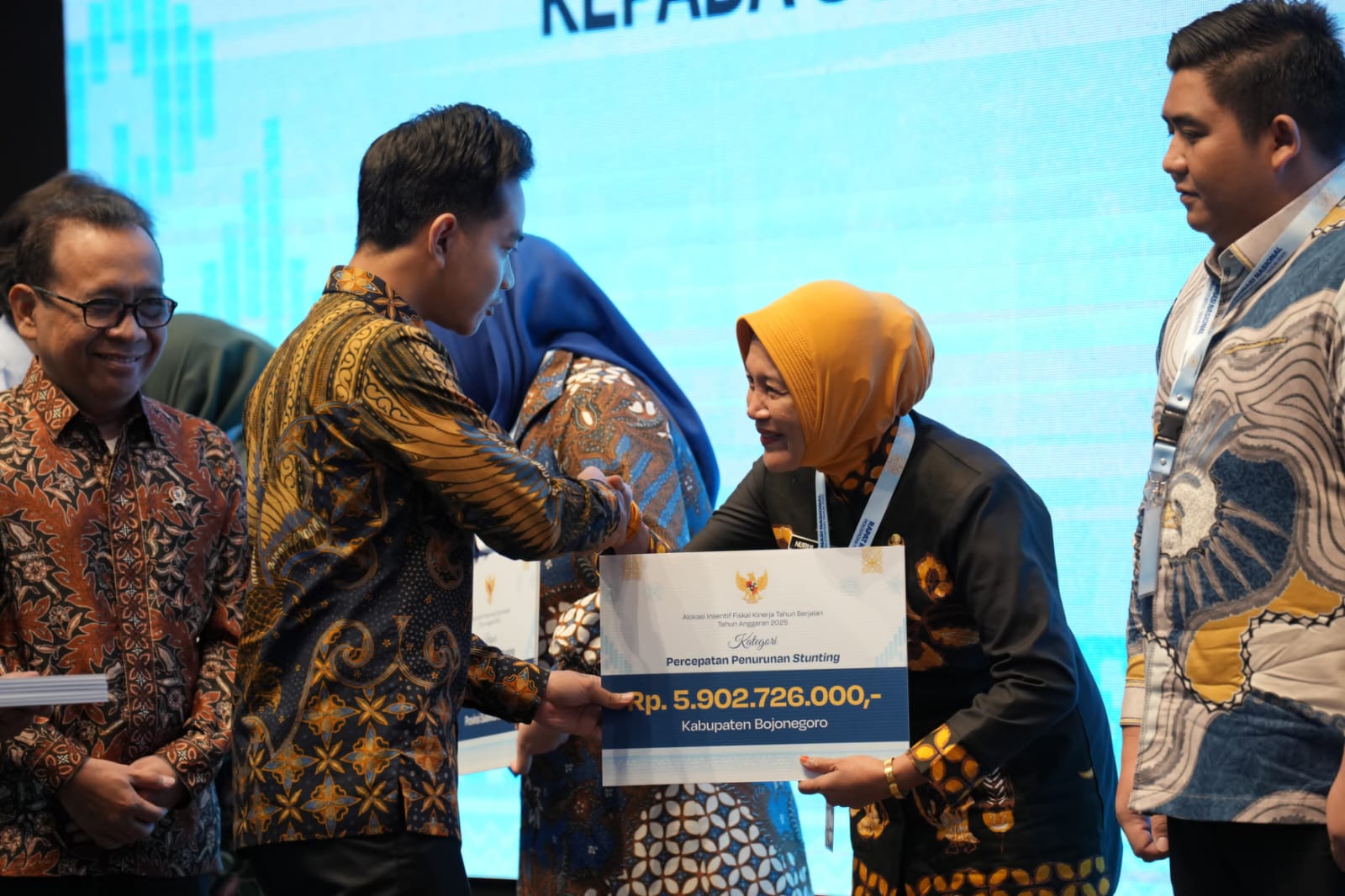 Angka Stunting Turun, Wabup Nurul Diganjar Penghargaan Oleh Wapres Gibran