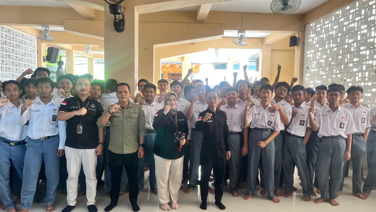Bawaslu Bojonegoro Edukasi Santri Soal Pengawasan Pemilu
