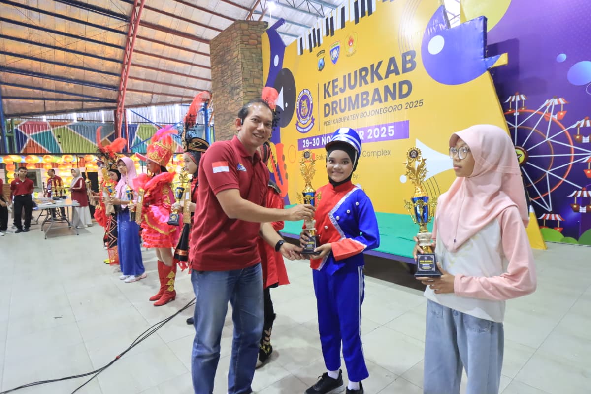 Pelajar Bojonegoro Unjuk Bakat di Kejurkab Drumband 2025
