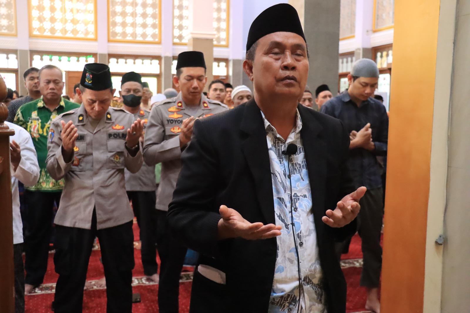 Polres Bojonegoro Gelar Shalat Gaib untuk Korban Bencana Sumatera