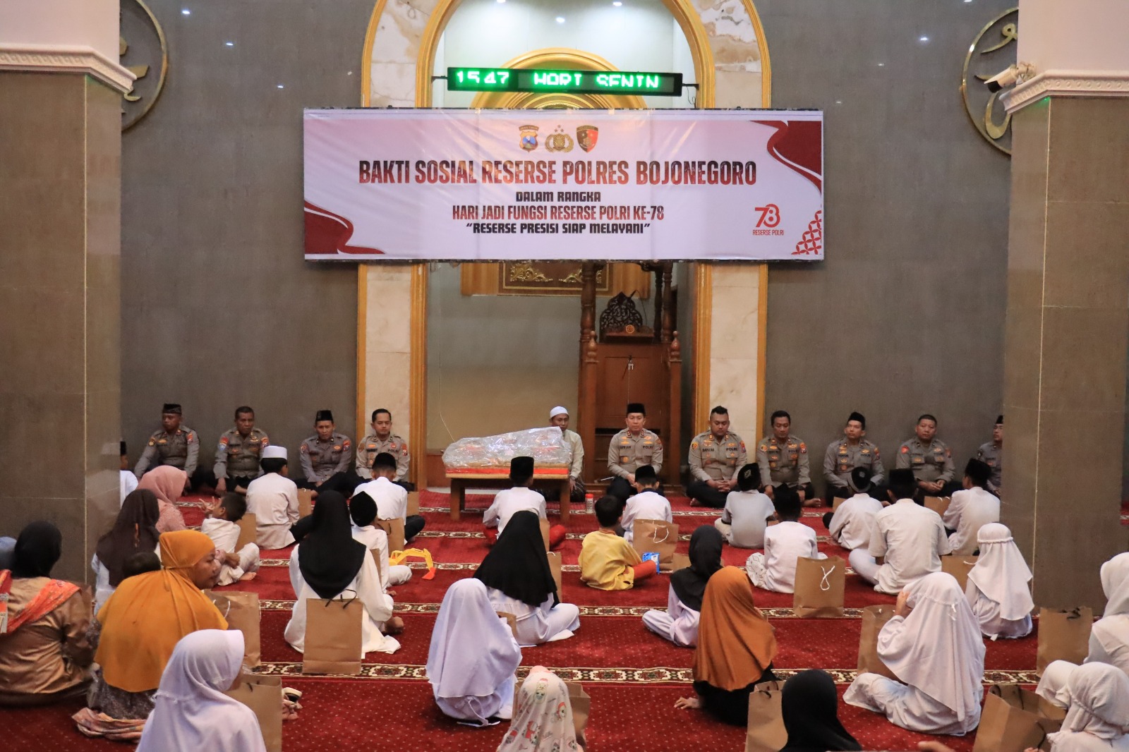 Satreskrim Polres Bojonegoro Beri Santunan, Yatim dan Duafa Sumringah