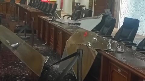 Plafon Gedung DPRD Bojonegoro Ambrol Saat Hujan Deras