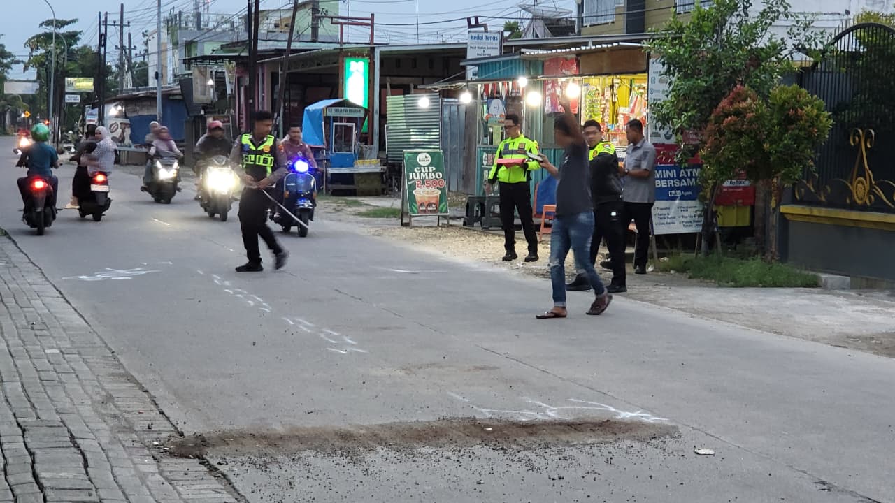 Polisi Olah TKP Tabrakan Beruntun di Bojonegoro