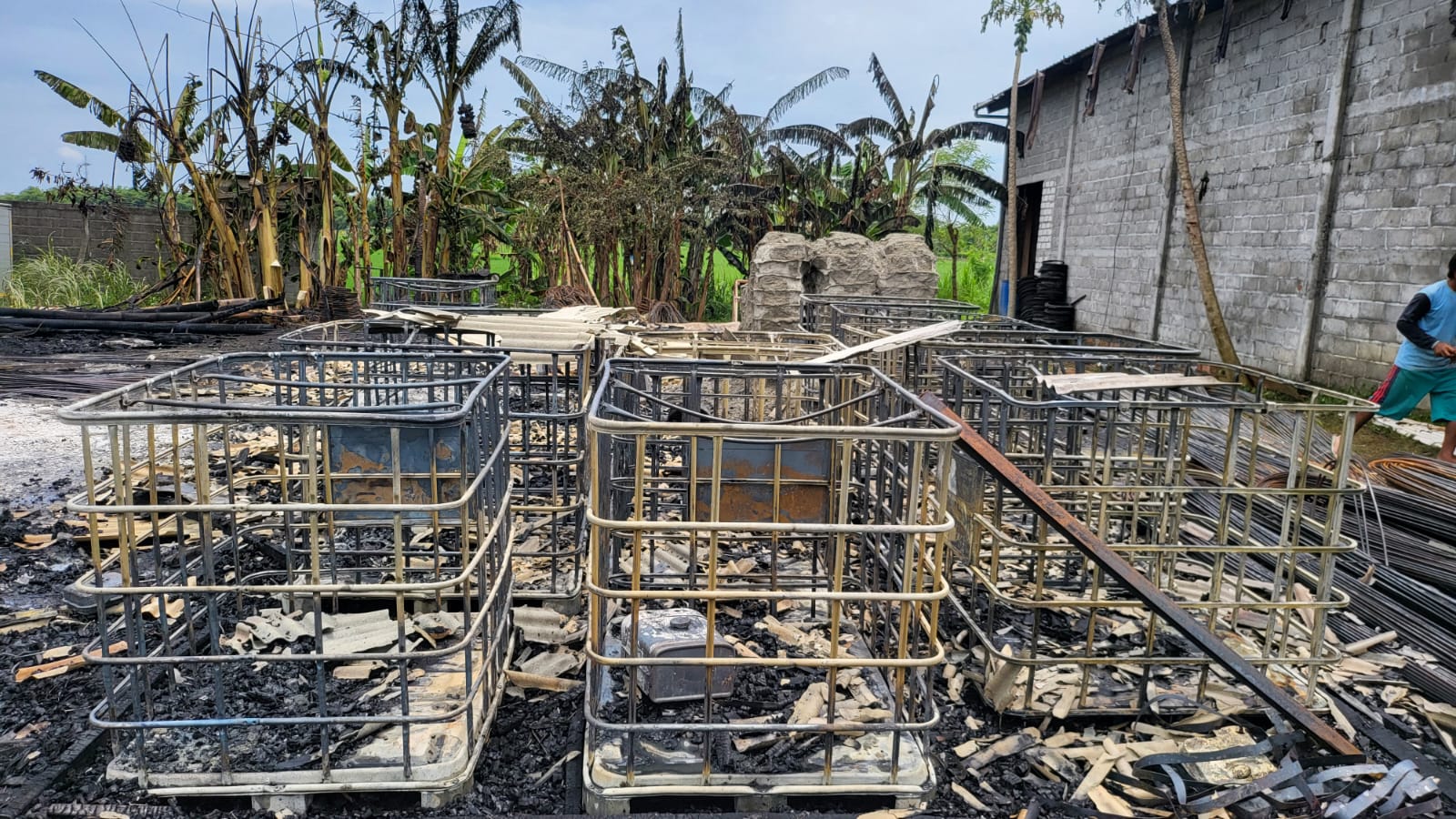 Gudang Solar Milik PT Jaya Etika Beton di Bojonegoro Terbakar