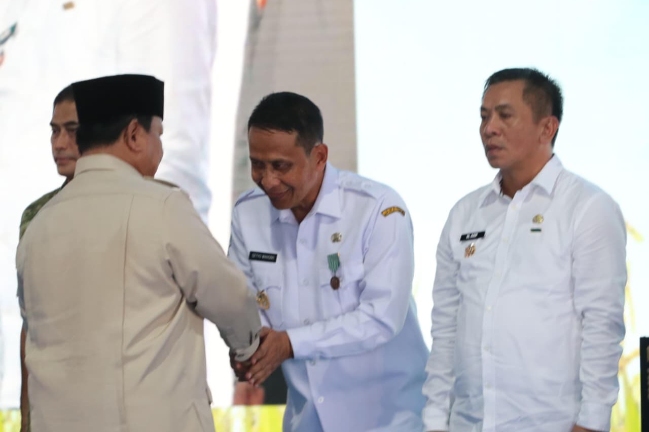 Sukses Dukung Swasembada Pangan, Bupati Bojonegoro Terima Penghargaan dari Presiden Prabowo