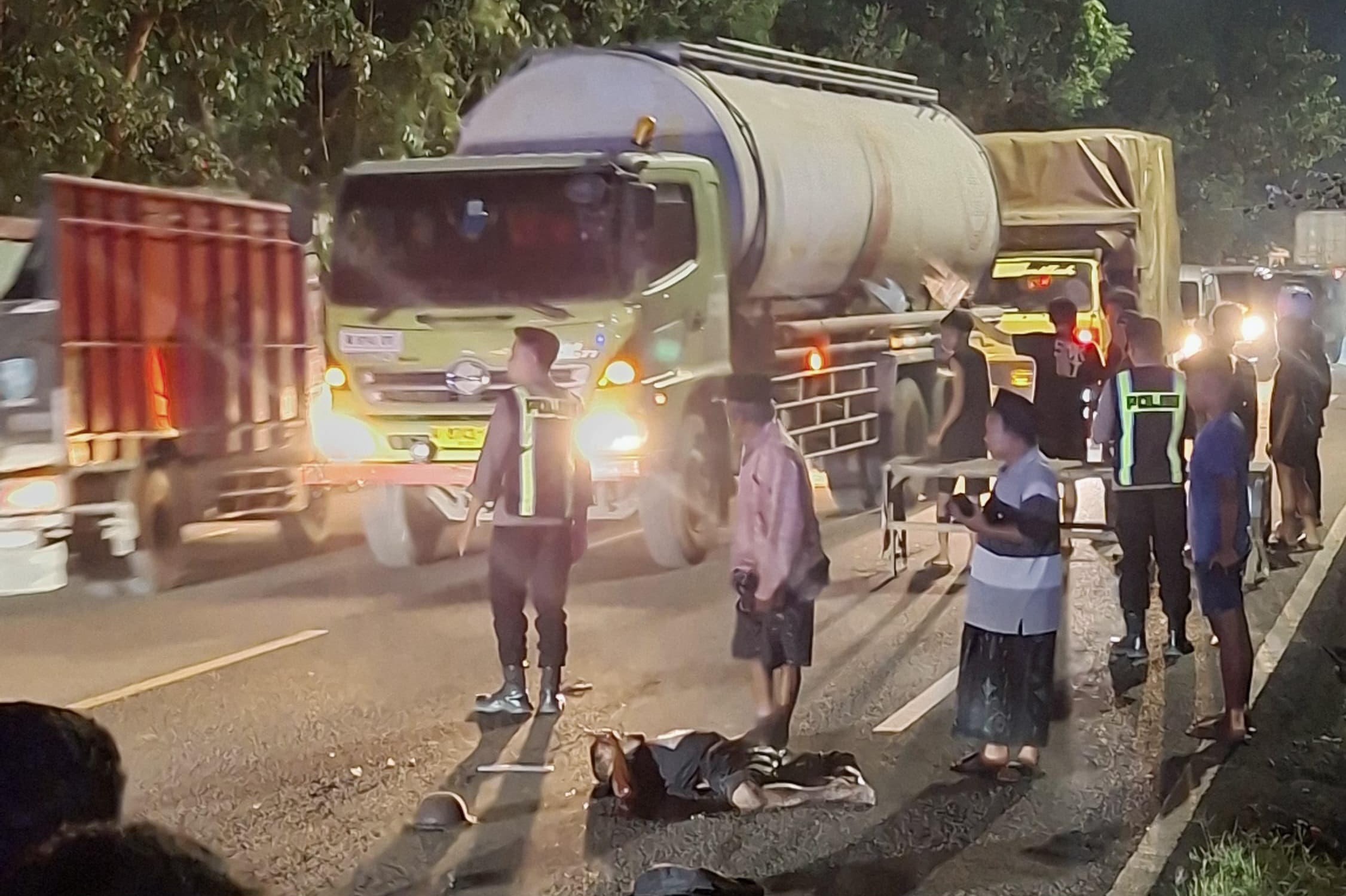 Tabrak Kakek Suri Hingga Kaki Patah, Mobil Nekat Kabur