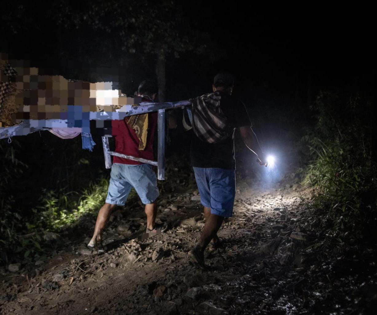 Jalan Rusak Parah, Jenazah Warga Bojonegoro Ditandu Lebih dari 3 Kilometer