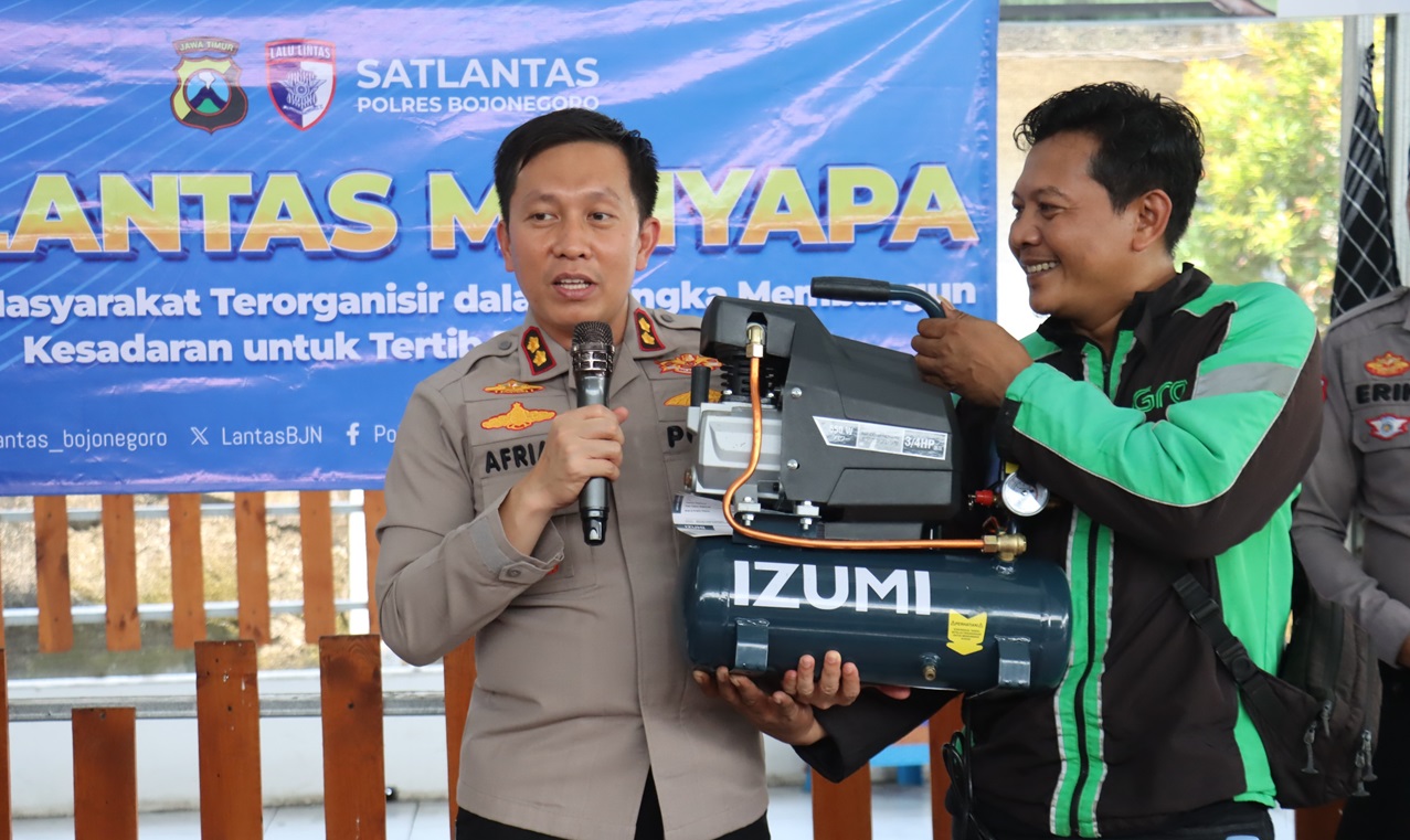 Bersama Ojol Kapolres Afrian Ajak Jogo Bojonegoro