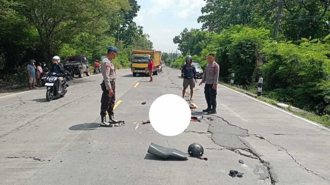 Hendak Nyalip, Pemotor Tewas Tabrak Pikap di Bojonegoro