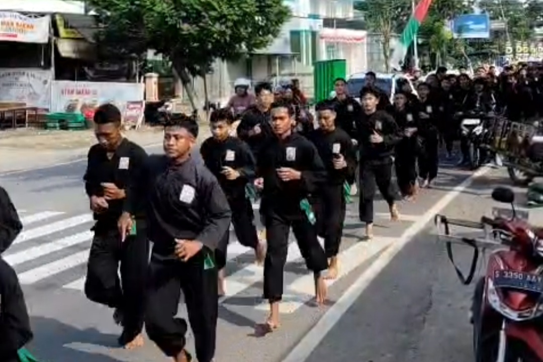 250 Siswa SH Terate Tempuh 10 Km untuk Sabuk Baru