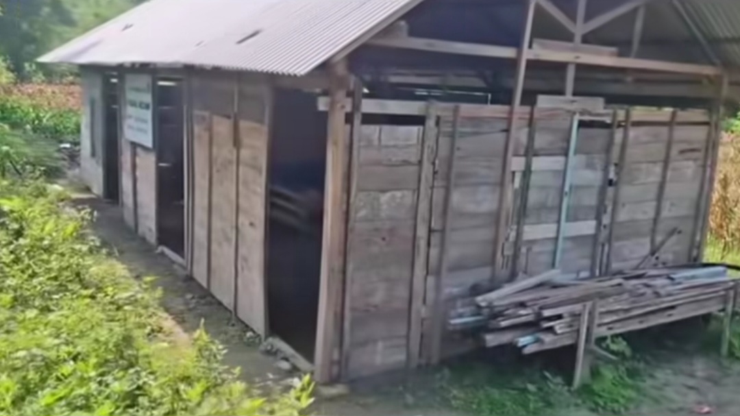 Gedung Sekolah MI Tak Layak di Pelosok Bojonegoro Viral