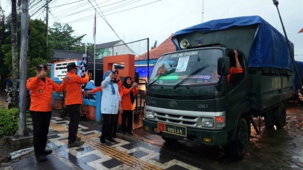 Wabup Bojonegoro Lepas 8 Truk Bantuan untuk Korban Bencana di Sumatera
