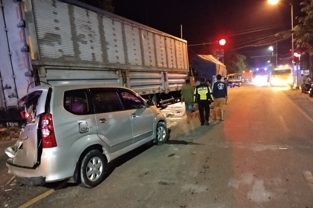 Empat Kendaraan Terlibat Kecelakaan Beruntun di Bojonegoro