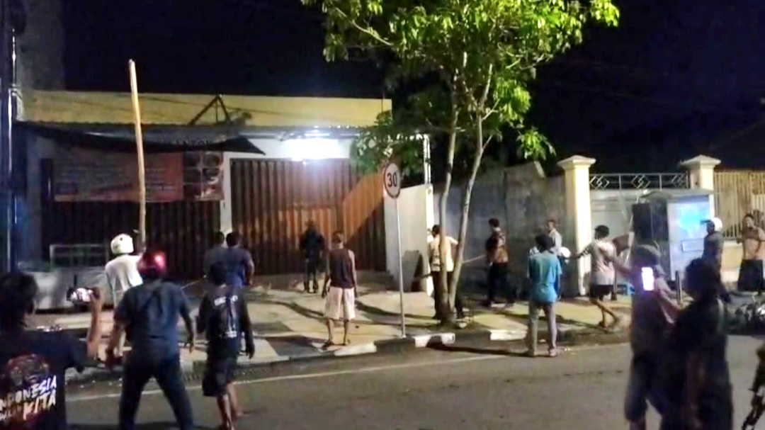 Minum Obat Batuk 10 Butir, Pria Bercelurit Mengamuk di Bojonegoro