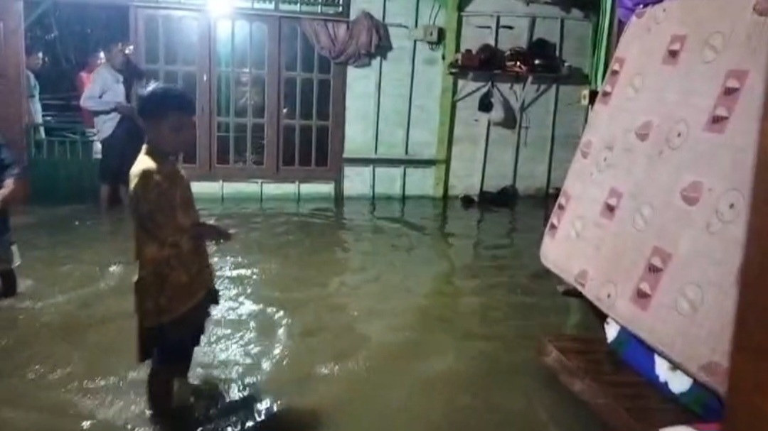 Banjir Bandang dan Angin Kencang Terjang Bojonegoro