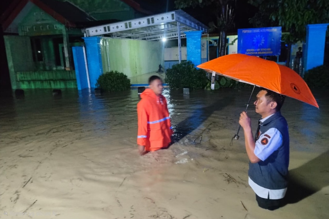 Banjir Bandang Terjang Pemukiman Warga Gondang