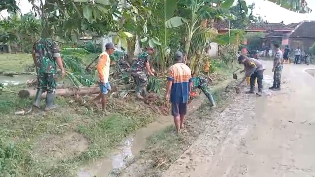 Sinergi Forpimca Gondang Pulihkan 2 Desa Pasca Banjir Bandang