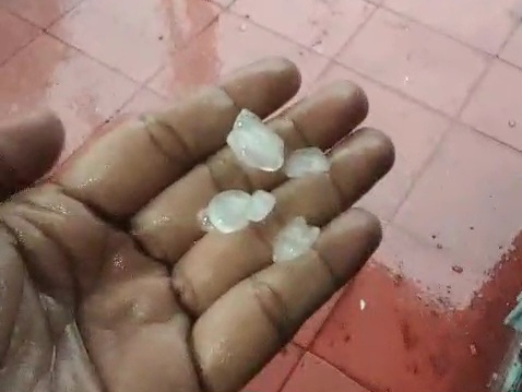 Hujan Es Guyur Bojonegoro, Warga Heboh