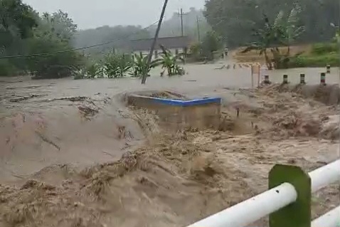 Cek Dam Diduga Sebabkan Banjir dan Kerusakan Jembatan di Temayang