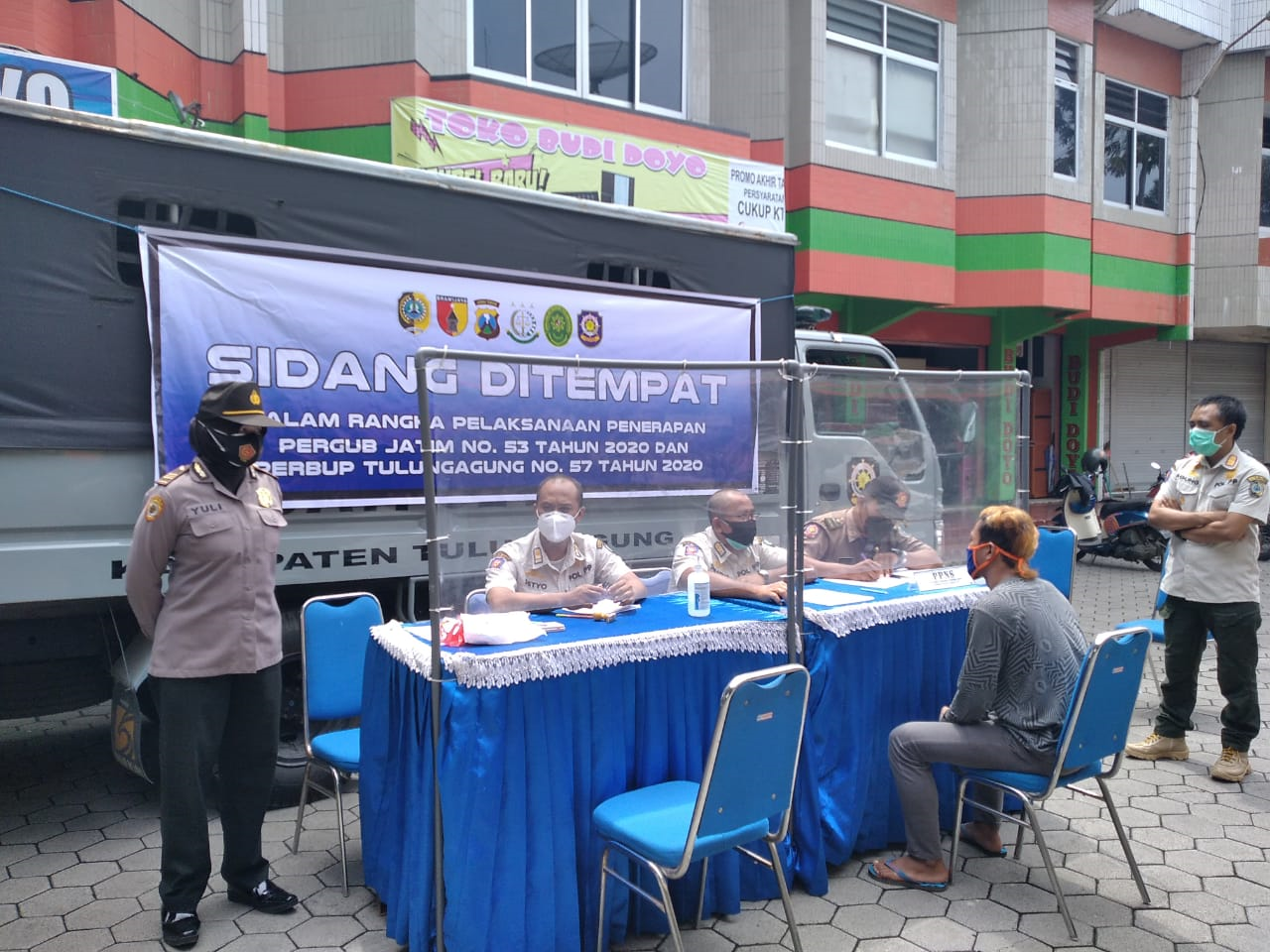Tim Gabungan Gakkum Kabupaten Tulungagung Gelar Ops Yustisi Pelanggar Prokes Di Depan Nirwana Plaz