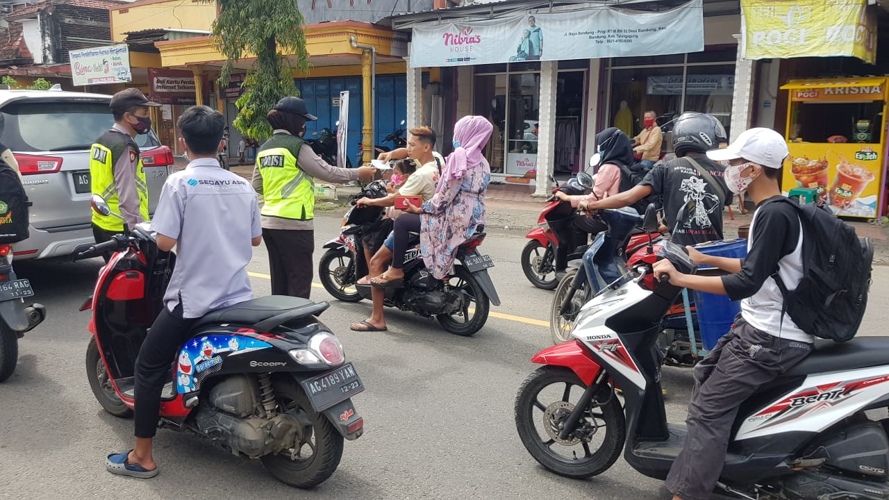 Tim Satgas Prokes Kecamatan Bandung Operasi Yustisi Prokes Covid-19 Dan Bagi Masker