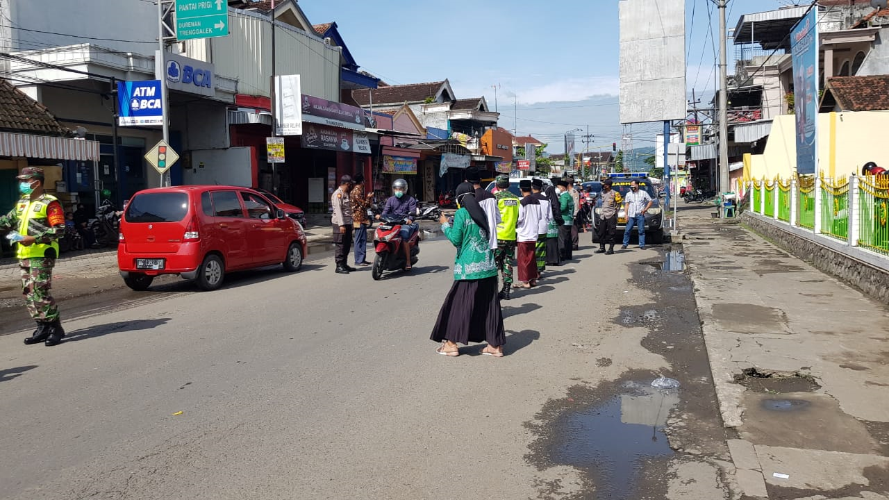 Pendisiplinan Protokol Kesehatan Oleh Tiga Pilar Kecamatan Bandung