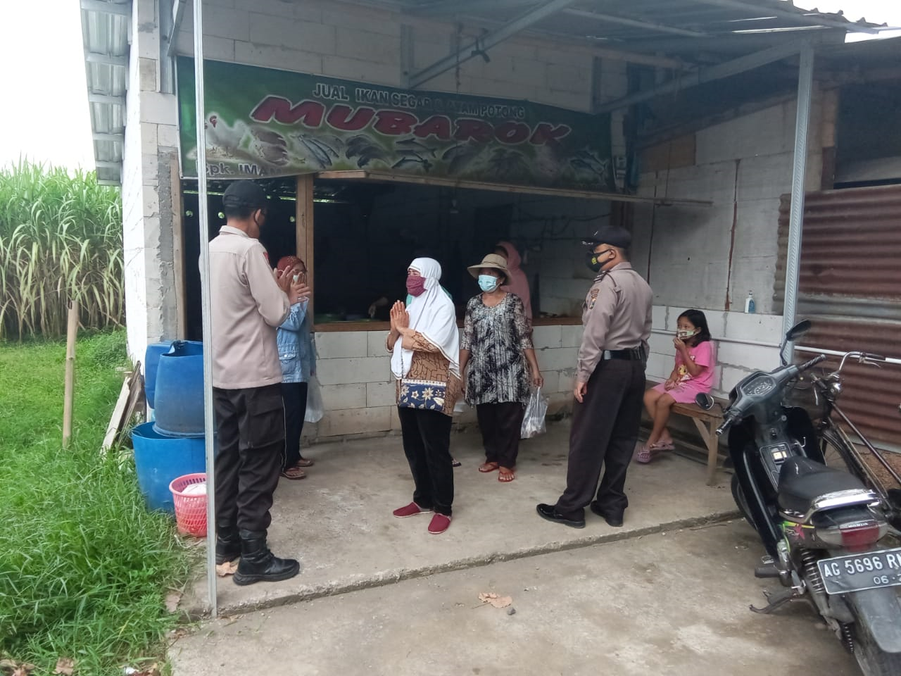 Patroli Polsek Kedungwaru Berikan Himbauan dan Sosialisasi Terkait PPKM Untuk Patuhi Prokes