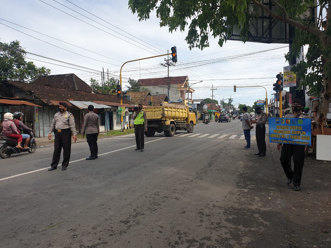 Pendisiplinan Protokol Kesehatan Dengan Gelar Ops Yustisi Depan Pasar Boyolangu