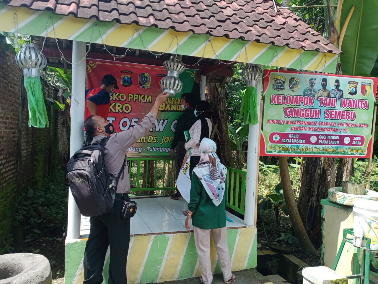 Kanit Binmas Polsek Gondang, Cek Posko PPKM Mikro