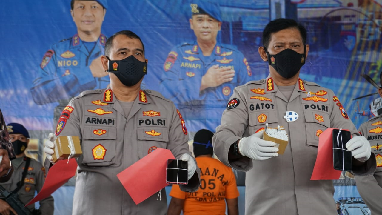 Ditpolairud Polda Jatim Ringkus Dua Tersangka Penjual Dan Pembeli Bom Ikan