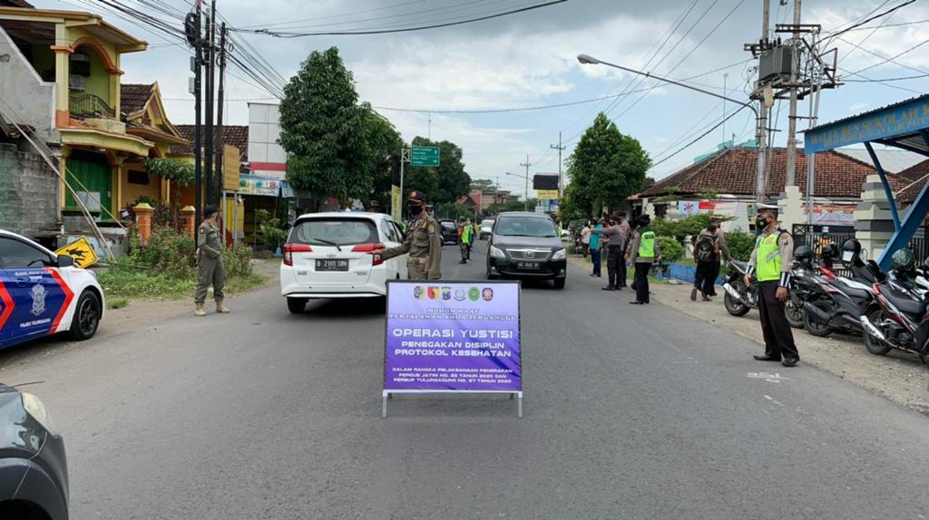 Tim Gabungan Gakkum Kabupaten Tulungagung Gelar Ops Yustisi Di Depan Kantor Kecamatan Karangrejo