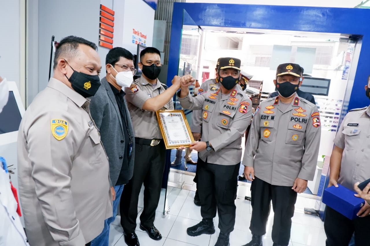 Tegas ke Pelanggar Prokes, Polri Ganjar Satpam BRI Di Makassar Penghargaan