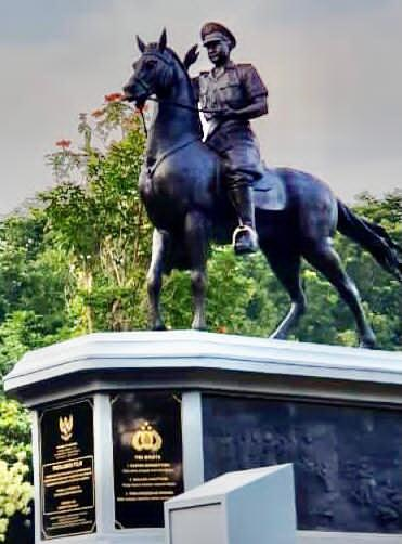 Kapolri Resmikan Monumen Perjuangan Dan Bhakti Pahlawan Nasional Komjenpol Dr M.Jasin Di Akpol Semar