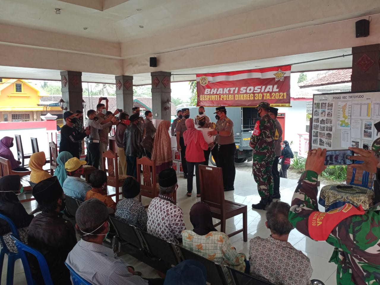 Bhakti Sosial Siswa Sespimti Pada Korban Terdampak Gempa Bumi Di Kab Malang