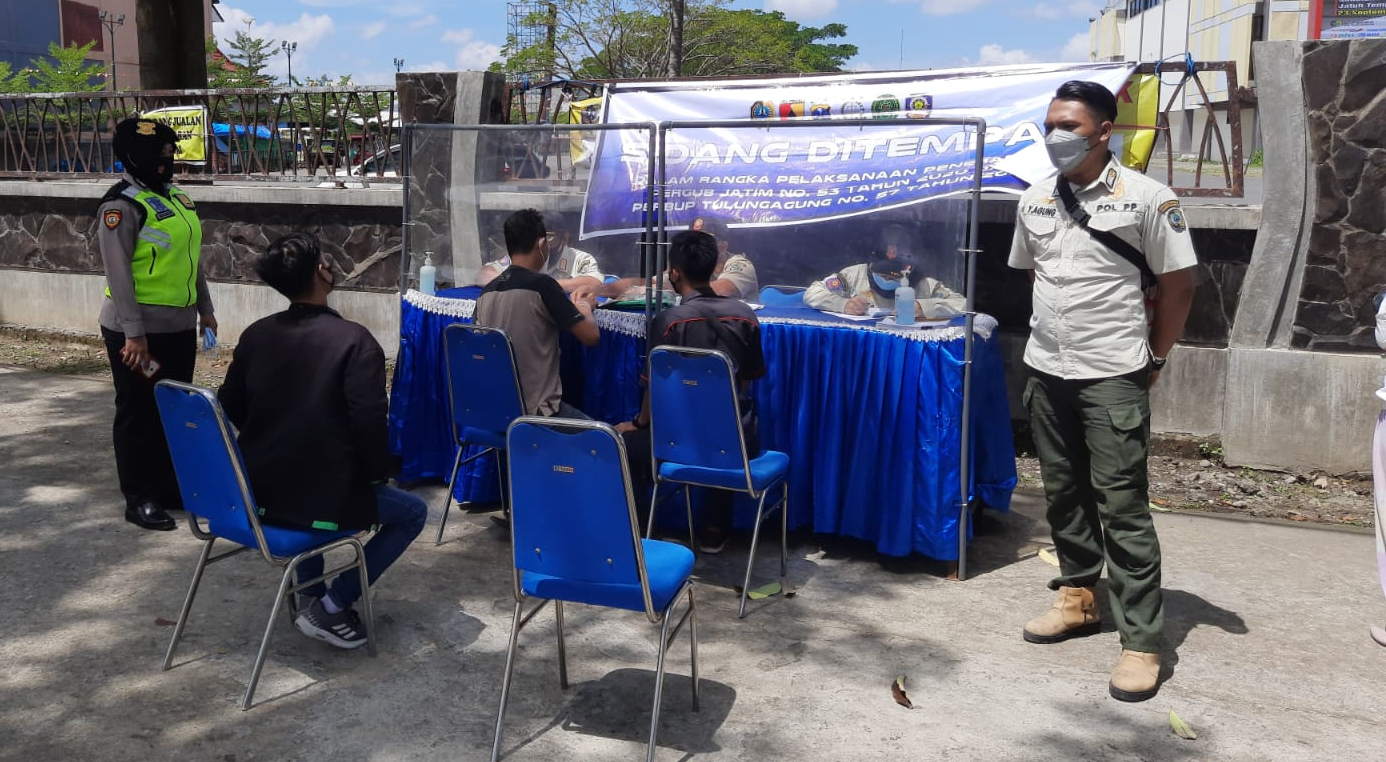 Gelar Ops Yustisi Didepan GOR Lembu Peteng, Satgas Covid 19 Tulungagung Jaring Sembilan Pelanggar Pr